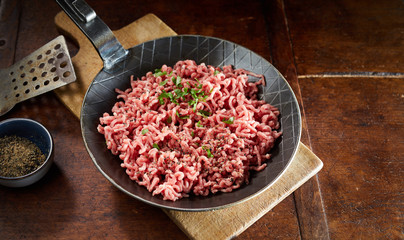 Pan with raw minced meat and chives