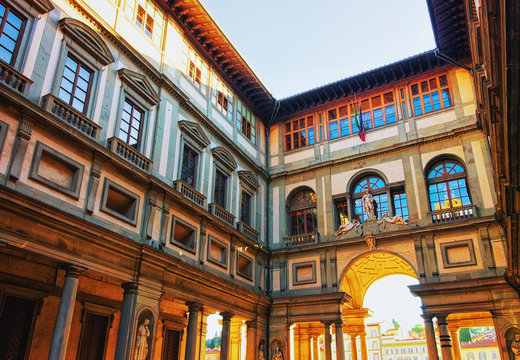 Arch in Piazzale degli Uffizi in Florence