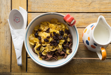 bowl of cereal with currant and milk