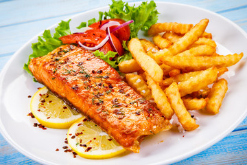 Fried salmon, French fries and vegetables 