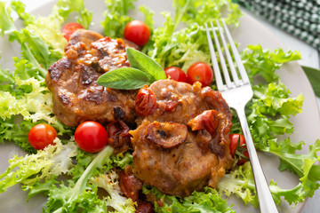 Ossobuco di maiale in salsa di pomodoro 
