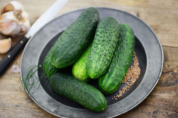 Gurken auf dem Teller