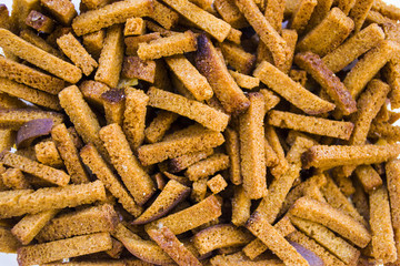Slices of brown bread crackers are used as an element of decoration.