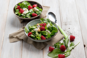 mixed salad with valerian raspberries and cheese