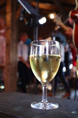 Wein und Sektgläser