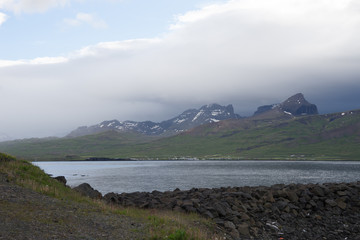 Landschaft am Hafen von Bakkagerði / Ostfjorde - Island