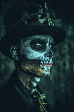 halloween make-up with a hat