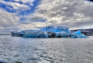 Obraz premium Iceberg, skies, mountains, lagood and lakes