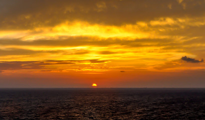 Obraz premium sun setting over the Caribbean Sea