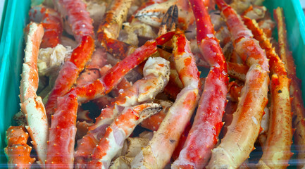 Tentacles of a crab in a box on the market