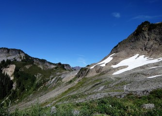 Fototapeta na wymiar Volcanic rock formation on Ptarmigan Ridge trail at Mount Baker