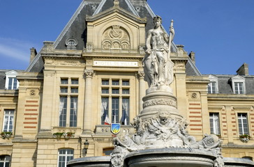 Fototapeta na wymiar Ville d'Evreux, Hôtel de Ville et la fontaine monumentale, département de l'Eure, Normandie, France