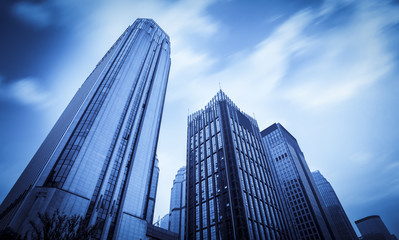 Obraz premium Architectural landscape of commercial building in central town