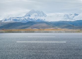 Asphalt highway on the Qinghai-Tibet Plateau in Tibet, China