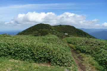 日本の岡山の那岐山の景色