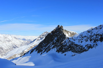 Fototapeta na wymiar ski de randonnée dans le parc du Grand Paradis