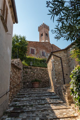 Aufstieg zum Glockenturm in Santarcangelo di Romagna, Italien