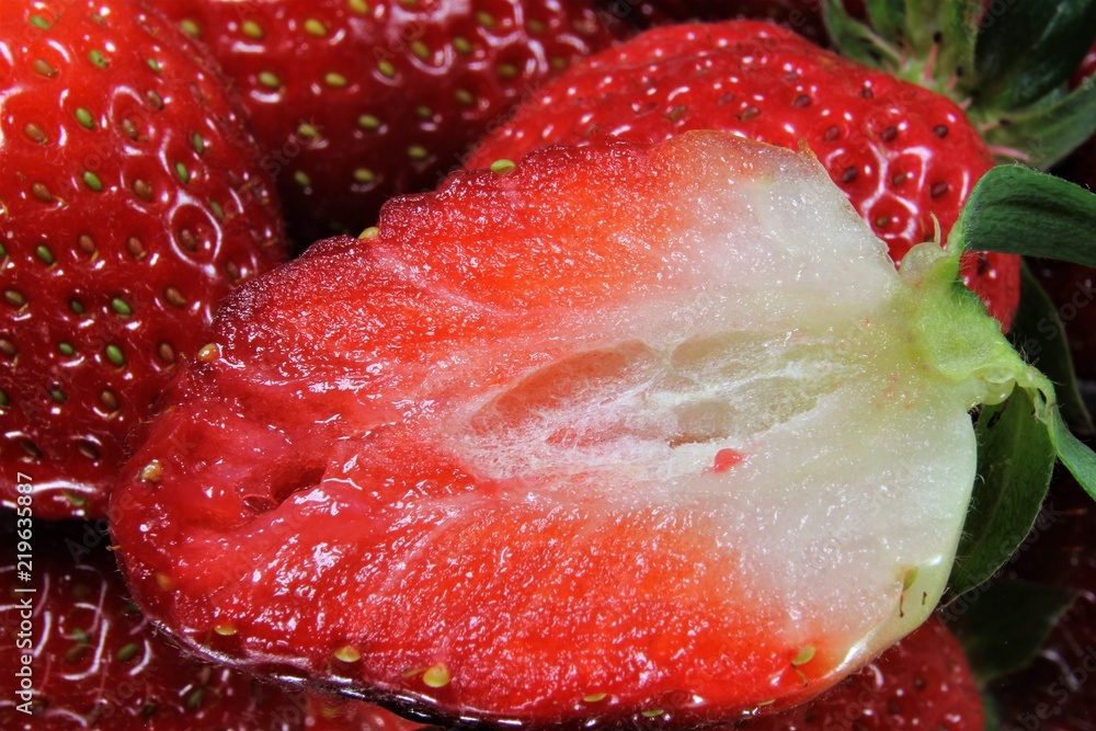 Wall mural strawberry close_up / from strawberries you can conjure up delicious healthy things.