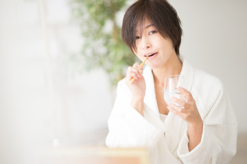 歯磨き・女性