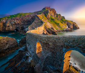 amanecer y atardecer en la costa del país vasco, euskadi. gaztelugatxe, zumaia, noja