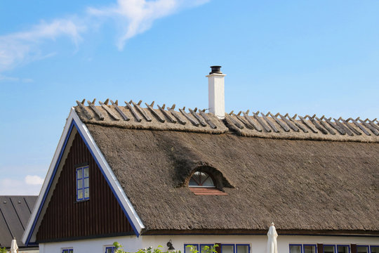 Traditionelles Dach in Schweden, Skane, Reetdach, Symbol