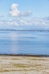 Obraz premium Fanore beach in Burren mountain with Galway bay in background