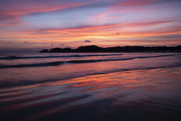 Obraz premium Summer beach at sunset in Yuigahama, Kanagawa, Japan. 