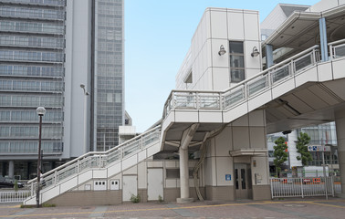 エレベーター付きの歩道橋（神奈川県横浜市）