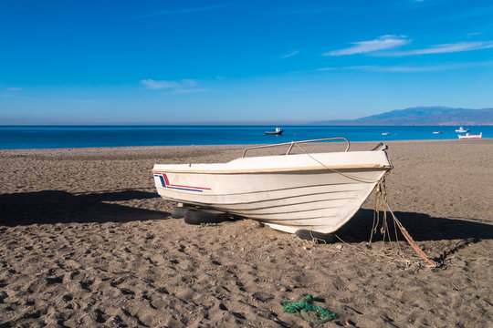 Wei&szlig;es Boot am Strand - Andalusien - Cabo de Gata
