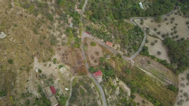 Precipizio di una collina vista aerea