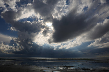 Fototapeta premium the sun through the clouds