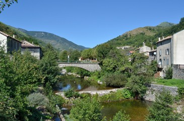 Fototapeta na wymiar Pont de Mayres