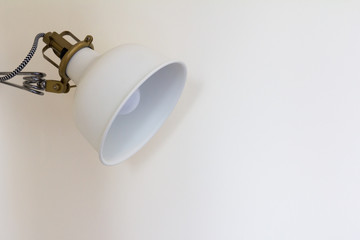 Obraz na płótnie Canvas Asjustable white lamp on the wall background