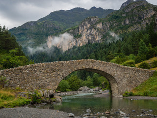 Fototapeta na wymiar Bujaruelo ancient bridge in Pyrinees range, spain