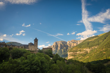 Fototapeta na wymiar Torla Ordesa, church with the mountains at bottom, Pyrinees Spain
