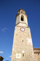 Fototapeta na wymiar Kirchturm mit Uhren