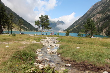 randonnée lac de Gaube, temps ensoleillé, montagne et rivière, mode paysage
