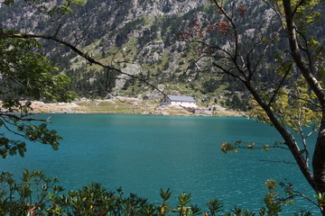 Magnifique eau turquoise Lac de Gaube Pyrénées Cauterets France