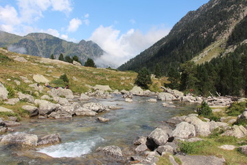 Panorama montagne et rivière mode paysage