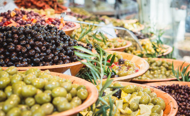 Verschiedene Oliven Sorten auf dem Markt