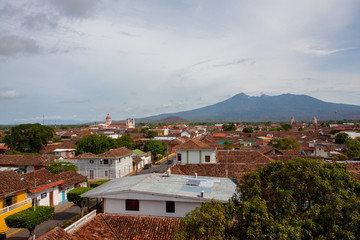 Fototapeta na wymiar Panorama über den Dächern von Granada - Nicaragua