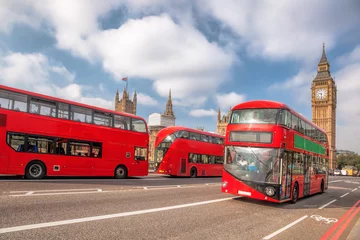 Fototapeten Big Ben mit roten Bussen in London, England, UK © Tomas Marek