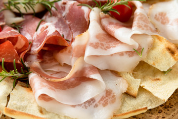 Guanciale e pane carasau, Sardinian Food