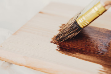 Applying protective varnish on a wooden surface dyi