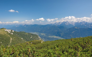 Fototapeta na wymiar Gebirge Karawanken Dobratsch Kärnten
