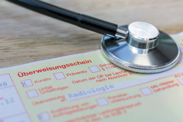 Überweisungsschein eines Arztes zur Vorlage bei einem Facharzt