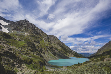 Fototapeta na wymiar Lake Kuiguk. Altai Mountains landscape