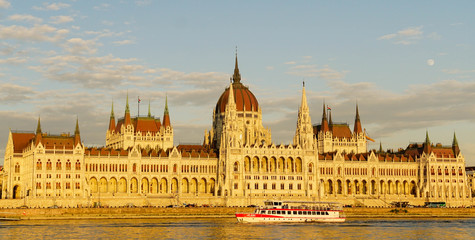 Fototapeta na wymiar Budapest parliament at sunset