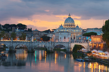 Fototapeta na wymiar Night view to Ponte Sant'Angelo and Vaticano in Rome, Italy