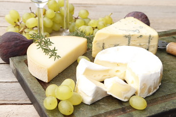Cheeseboard. Three kinds of cheese and fruit.